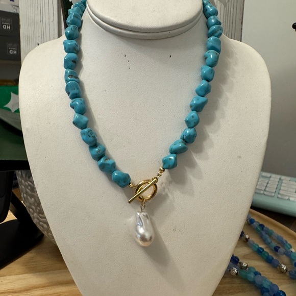 Jewelry - Turquoise Beaded Necklace with Pearl Pendant